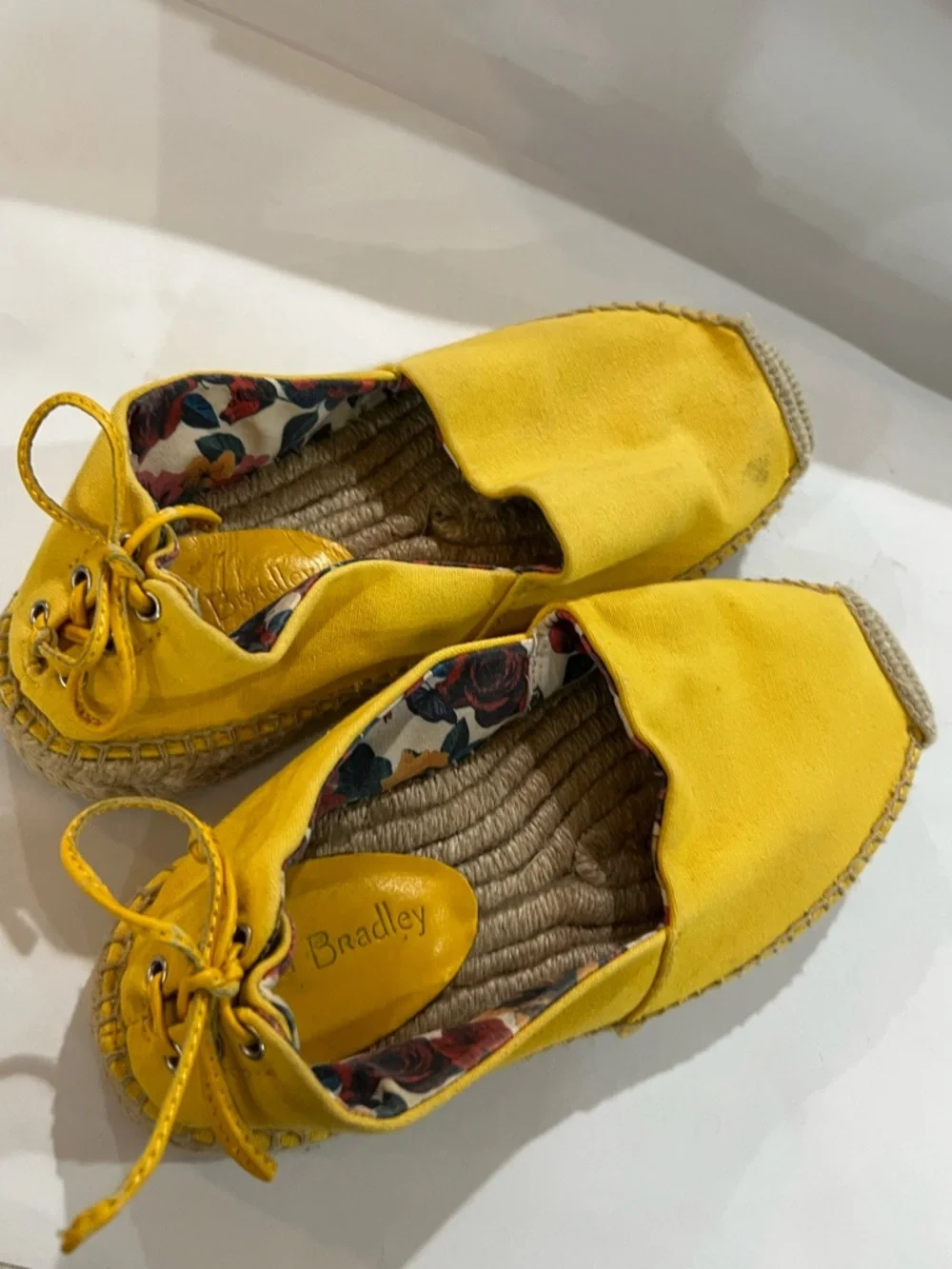 Vera Bradley Yellow Espadrille Flats Lace Back Rope Sole Floral Lining Women’s 6